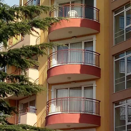 Ξενοδοχείο με διαμερίσματα Midia Grand Aheloy